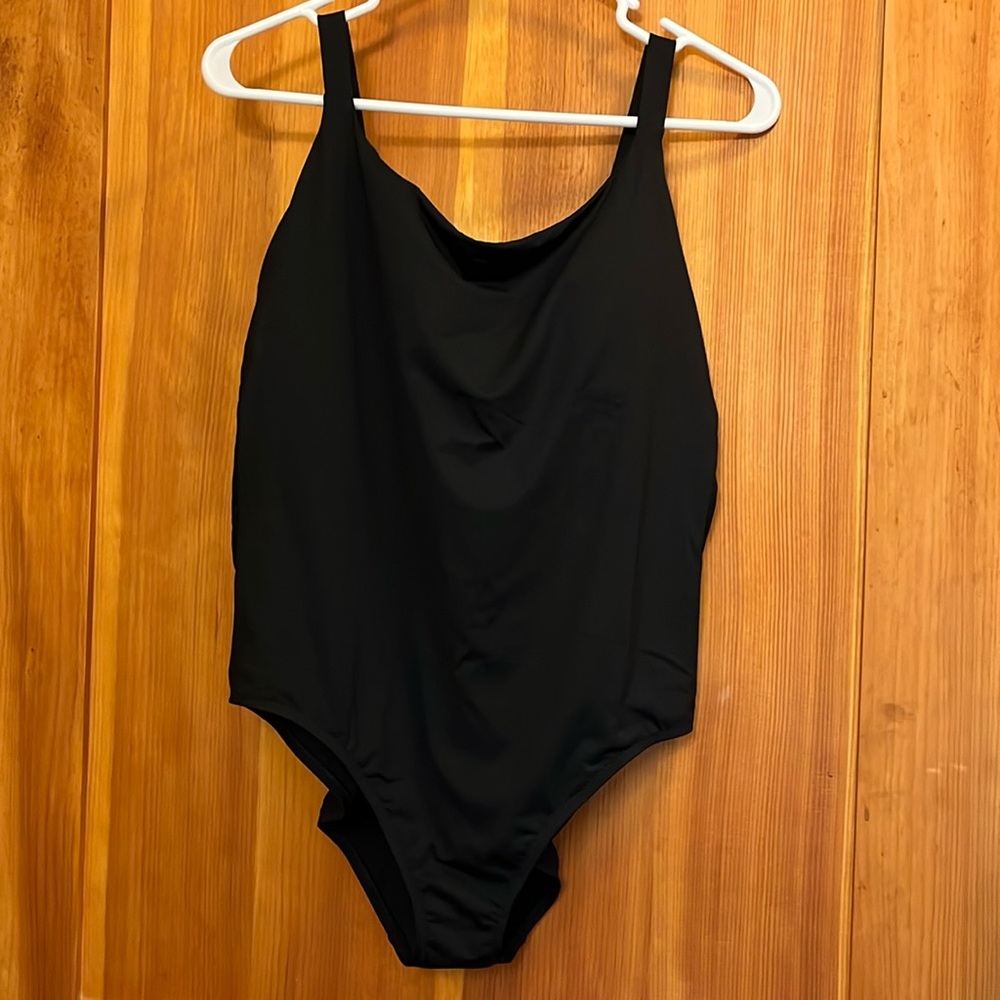 Athleta Woman’s Hermosa One piece swimsuit. Black. Size Large
